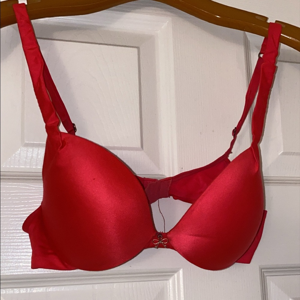 Victoria’s Secret Fuchsia Bra